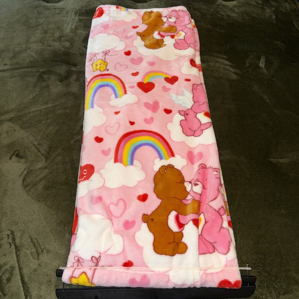 Care Bears Plush Throw Kids 50x70 Pink Rainbow Heart Tenderheart Love-a-Lot Bear